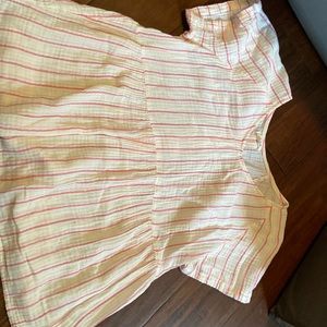 Maurice’s top size large